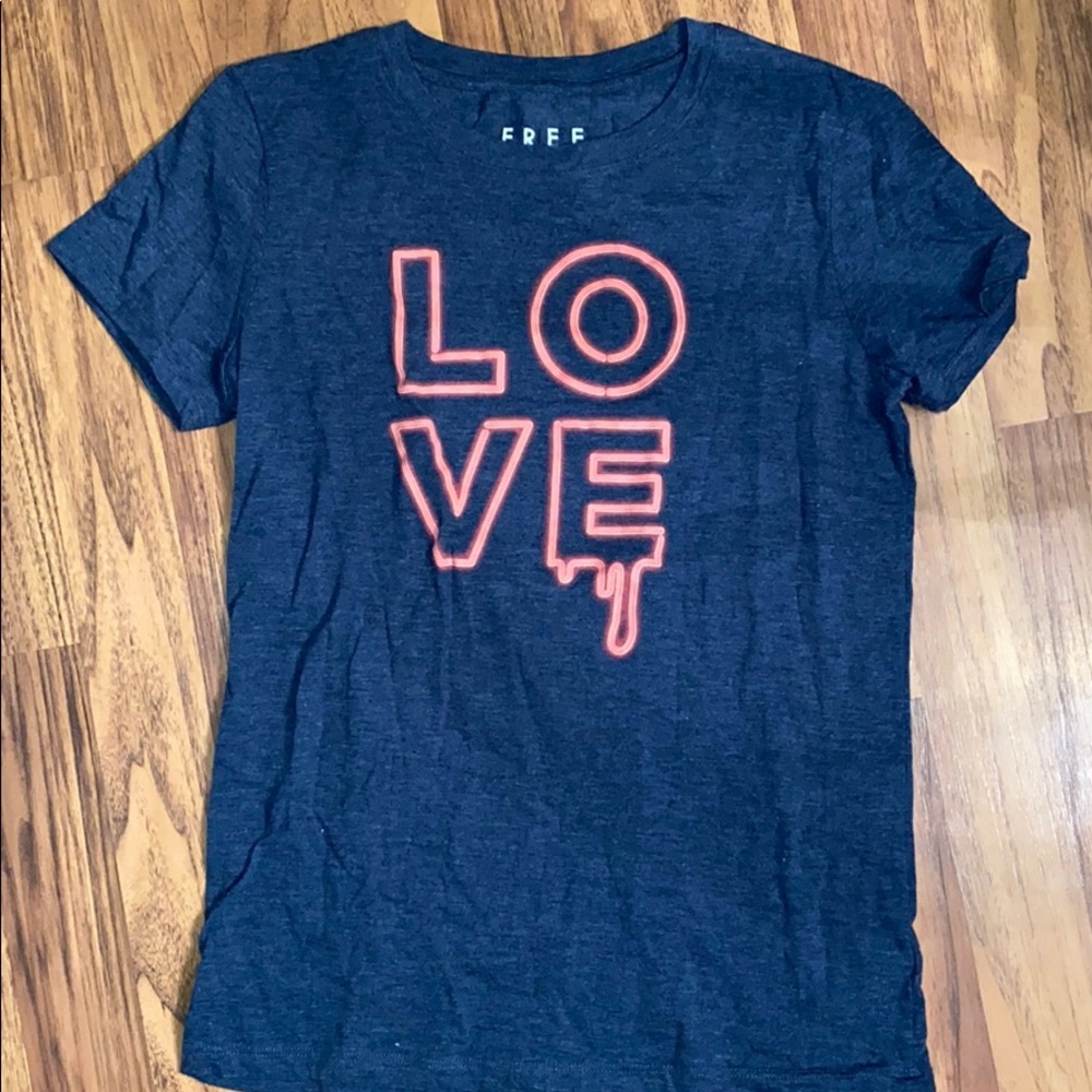 ☠️5/$20 ☠️ FREE STATE | GIRLS SHORT SLEEVE GRAPHIC LOVE CREW NECK SHIRT SIZE L